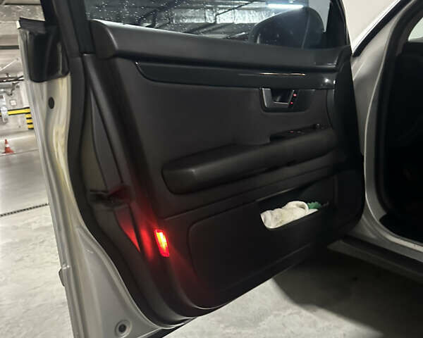 Сірий Ауді А4, об'ємом двигуна 1.6 л та пробігом 250 тис. км за 4400 $, фото 6 на Automoto.ua