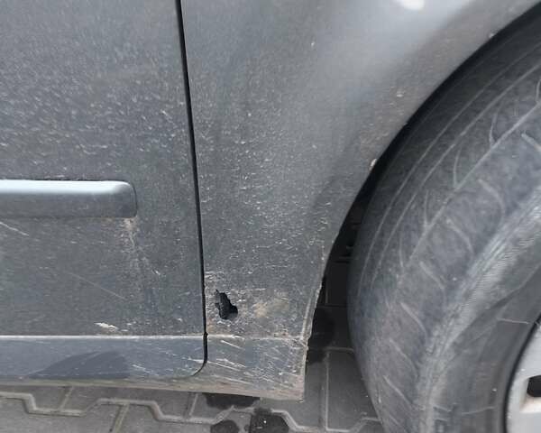 Сірий Ауді А4, об'ємом двигуна 2.5 л та пробігом 350 тис. км за 3700 $, фото 7 на Automoto.ua