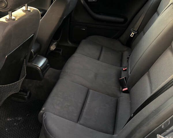 Серый Ауди А4, объемом двигателя 1.9 л и пробегом 325 тыс. км за 2200 $, фото 2 на Automoto.ua