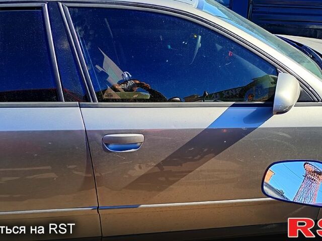 Серый Ауди А4, объемом двигателя 2 л и пробегом 200 тыс. км за 3800 $, фото 1 на Automoto.ua