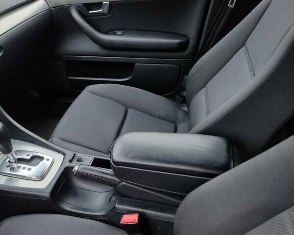 Серый Ауди А4, объемом двигателя 2.5 л и пробегом 265 тыс. км за 5400 $, фото 2 на Automoto.ua