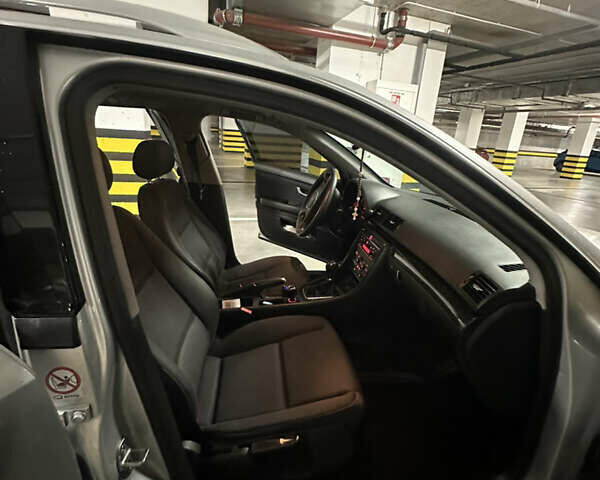 Сірий Ауді А4, об'ємом двигуна 1.6 л та пробігом 250 тис. км за 4400 $, фото 10 на Automoto.ua