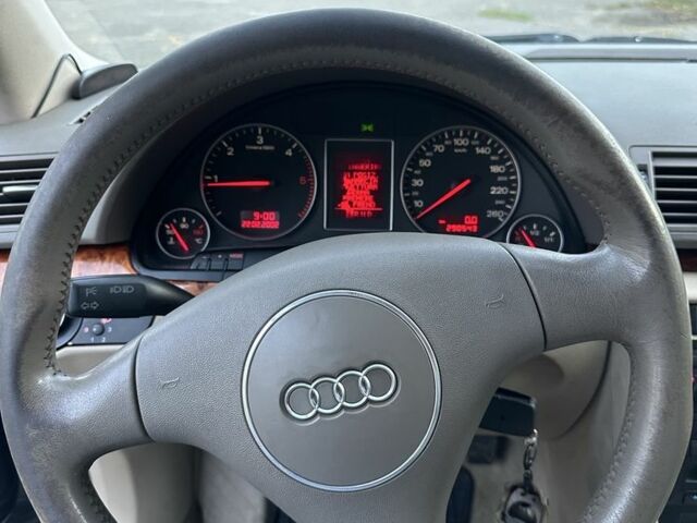Сірий Ауді А4, об'ємом двигуна 2.5 л та пробігом 250 тис. км за 2700 $, фото 10 на Automoto.ua