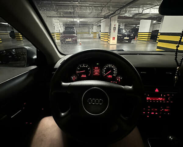 Сірий Ауді А4, об'ємом двигуна 1.6 л та пробігом 250 тис. км за 4400 $, фото 11 на Automoto.ua