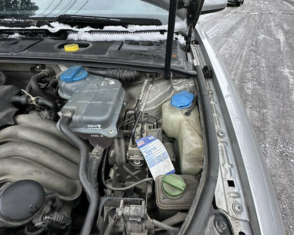Сірий Ауді А4, об'ємом двигуна 1.6 л та пробігом 250 тис. км за 4400 $, фото 51 на Automoto.ua