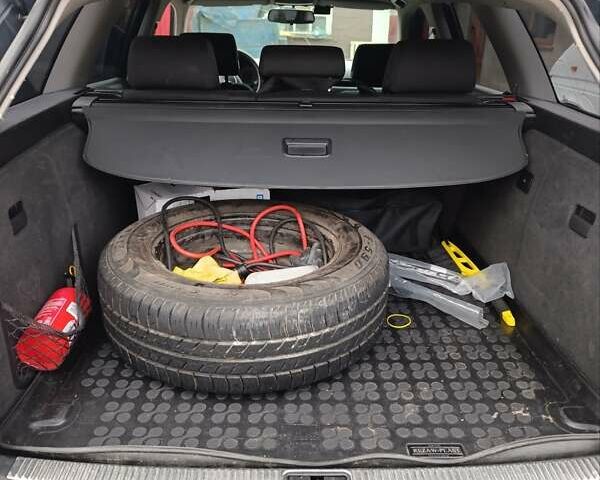 Сірий Ауді А4, об'ємом двигуна 1.8 л та пробігом 250 тис. км за 4900 $, фото 7 на Automoto.ua