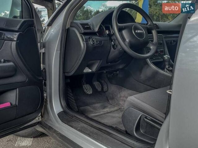 Серый Ауди А4, объемом двигателя 1.6 л и пробегом 270 тыс. км за 4500 $, фото 3 на Automoto.ua