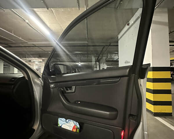 Сірий Ауді А4, об'ємом двигуна 1.6 л та пробігом 250 тис. км за 4400 $, фото 4 на Automoto.ua