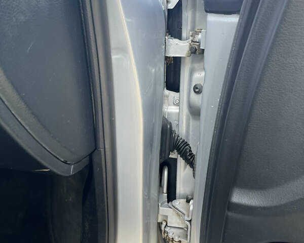 Серый Ауди А4, объемом двигателя 2.5 л и пробегом 280 тыс. км за 3500 $, фото 7 на Automoto.ua