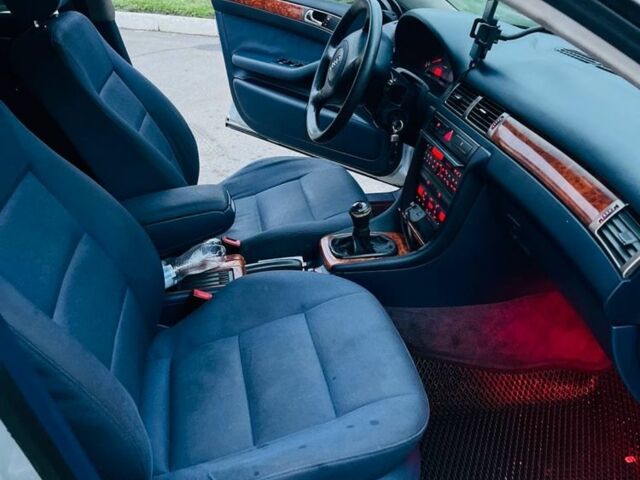 Серый Ауди А4, объемом двигателя 2.5 л и пробегом 200 тыс. км за 2350 $, фото 11 на Automoto.ua