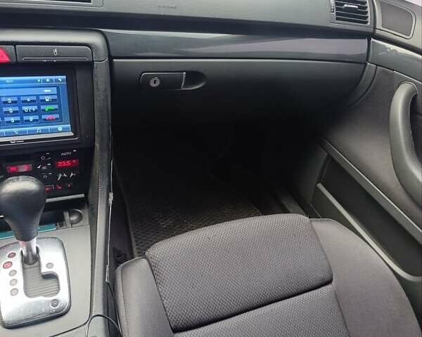 Сірий Ауді А4, об'ємом двигуна 1.8 л та пробігом 250 тис. км за 4900 $, фото 9 на Automoto.ua