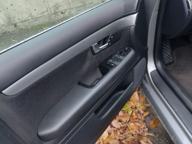 Ауді А4 2002 у Петропавлівська Борщагівка на Automoto.ua Сірий Ауді А4, об'ємом двигуна 2.5 л та пробігом 260 тис. км за 5200 $, фото 8 на Automoto.ua