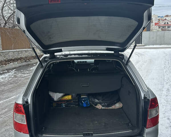 Сірий Ауді А4, об'ємом двигуна 1.6 л та пробігом 250 тис. км за 4400 $, фото 42 на Automoto.ua