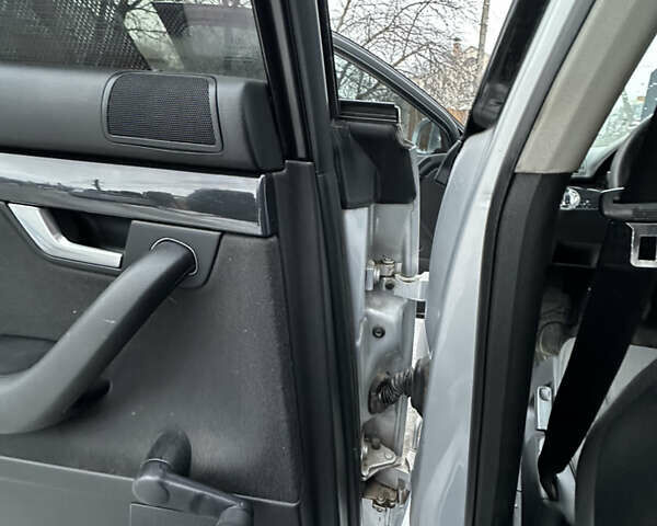 Сірий Ауді А4, об'ємом двигуна 1.6 л та пробігом 250 тис. км за 4400 $, фото 36 на Automoto.ua