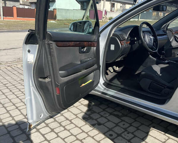 Серый Ауди А4, объемом двигателя 2.5 л и пробегом 280 тыс. км за 3500 $, фото 18 на Automoto.ua