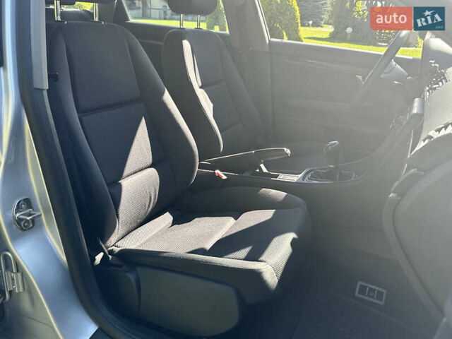 Сірий Ауді А4, об'ємом двигуна 1.6 л та пробігом 270 тис. км за 5500 $, фото 30 на Automoto.ua