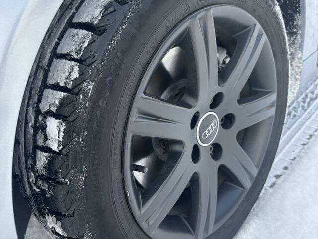 Сірий Ауді А4, об'ємом двигуна 2.5 л та пробігом 330 тис. км за 3950 $, фото 8 на Automoto.ua