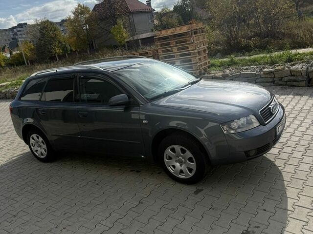 Серый Ауди А4, объемом двигателя 2 л и пробегом 293 тыс. км за 3900 $, фото 2 на Automoto.ua