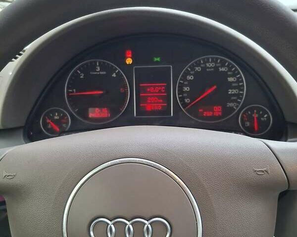 Сірий Ауді А4, об'ємом двигуна 2.5 л та пробігом 291 тис. км за 2900 $, фото 18 на Automoto.ua