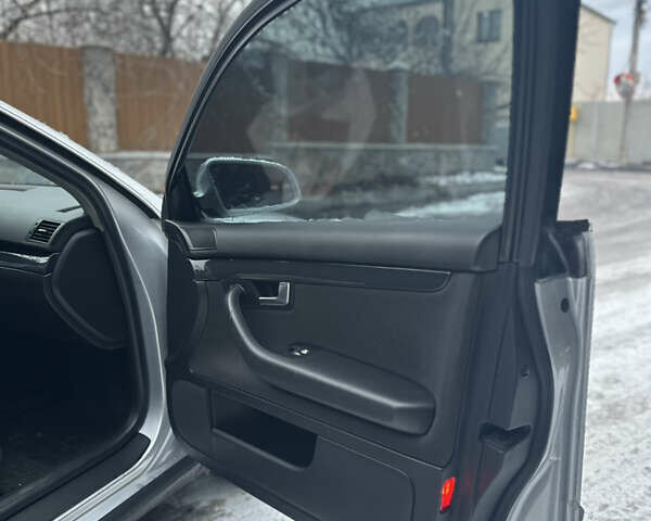 Сірий Ауді А4, об'ємом двигуна 1.6 л та пробігом 250 тис. км за 4400 $, фото 28 на Automoto.ua