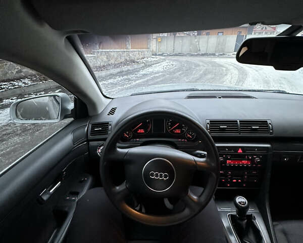 Сірий Ауді А4, об'ємом двигуна 1.6 л та пробігом 250 тис. км за 4400 $, фото 37 на Automoto.ua