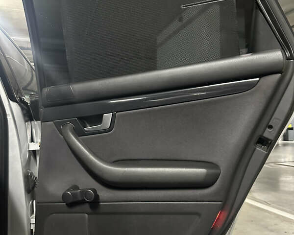 Сірий Ауді А4, об'ємом двигуна 1.6 л та пробігом 250 тис. км за 4400 $, фото 2 на Automoto.ua