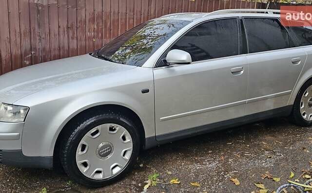 Серый Ауди А4, объемом двигателя 2.5 л и пробегом 260 тыс. км за 6000 $, фото 1 на Automoto.ua