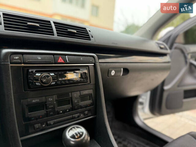 Сірий Ауді А4, об'ємом двигуна 1.98 л та пробігом 210 тис. км за 5000 $, фото 55 на Automoto.ua