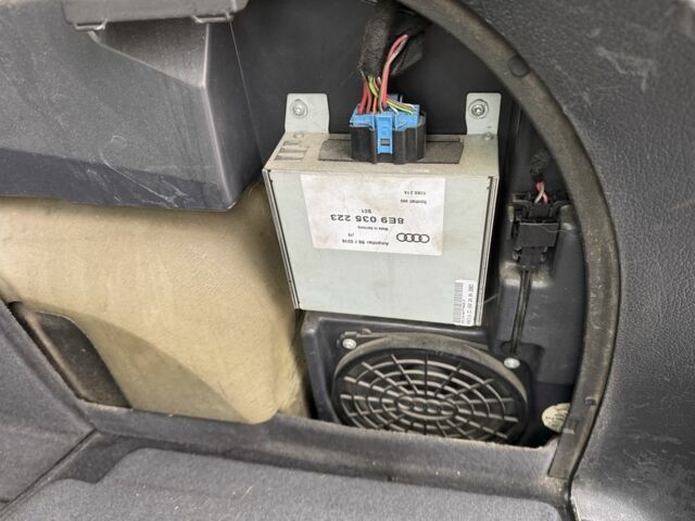 Сірий Ауді А4, об'ємом двигуна 1.9 л та пробігом 502 тис. км за 3033 $, фото 12 на Automoto.ua