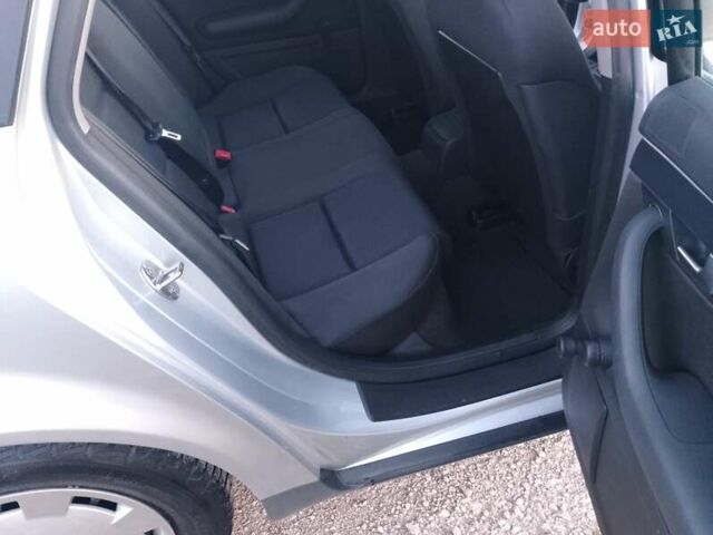 Сірий Ауді А4, об'ємом двигуна 1.6 л та пробігом 162 тис. км за 5450 $, фото 28 на Automoto.ua