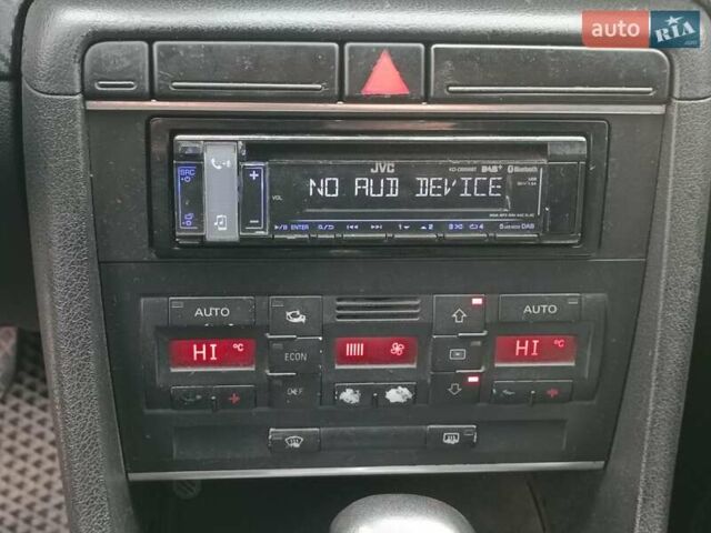 Сірий Ауді А4, об'ємом двигуна 2.4 л та пробігом 282 тис. км за 5390 $, фото 25 на Automoto.ua