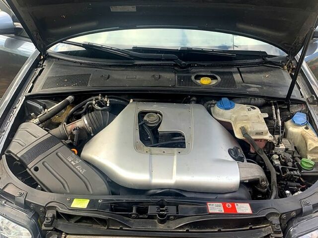 Сірий Ауді А4, об'ємом двигуна 2.5 л та пробігом 400 тис. км за 4500 $, фото 7 на Automoto.ua