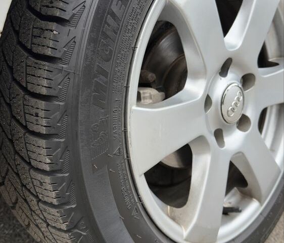 Серый Ауди А4, объемом двигателя 2 л и пробегом 300 тыс. км за 3990 $, фото 11 на Automoto.ua