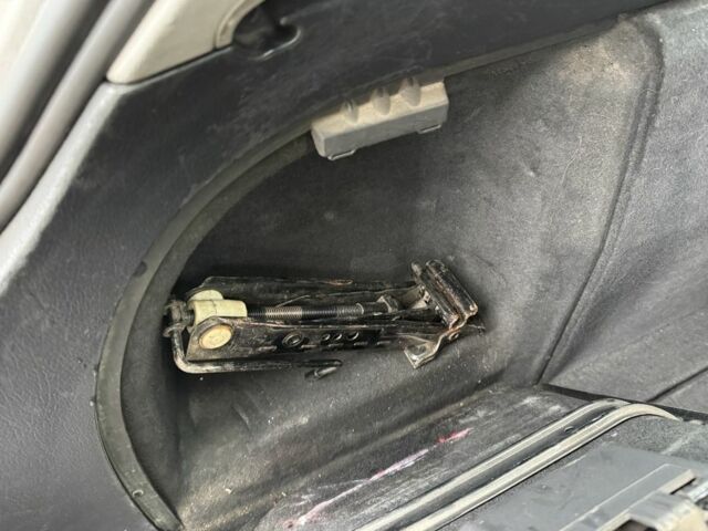 Сірий Ауді А4, об'ємом двигуна 1.9 л та пробігом 502 тис. км за 3033 $, фото 13 на Automoto.ua