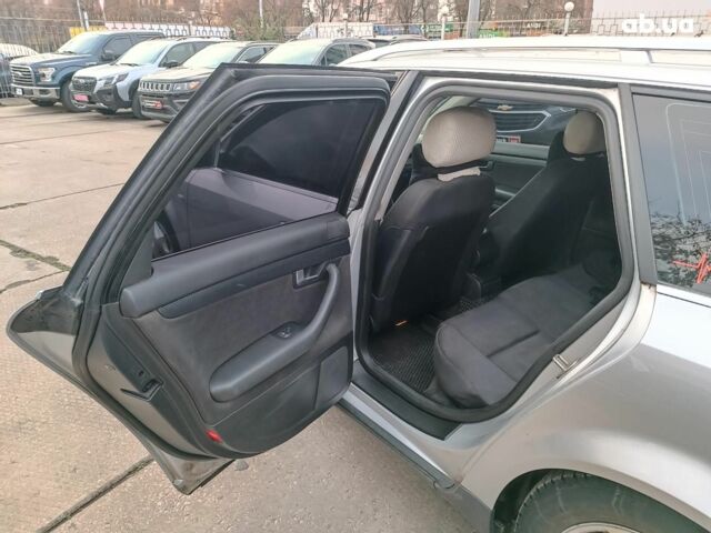 Сірий Ауді А4, об'ємом двигуна 2.4 л та пробігом 282 тис. км за 5390 $, фото 14 на Automoto.ua