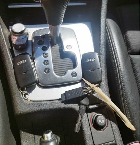 Серый Ауди А4, объемом двигателя 2.5 л и пробегом 375 тыс. км за 3200 $, фото 5 на Automoto.ua