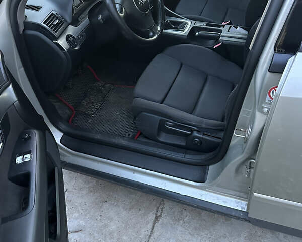 Серый Ауди А4, объемом двигателя 1.8 л и пробегом 314 тыс. км за 4000 $, фото 3 на Automoto.ua