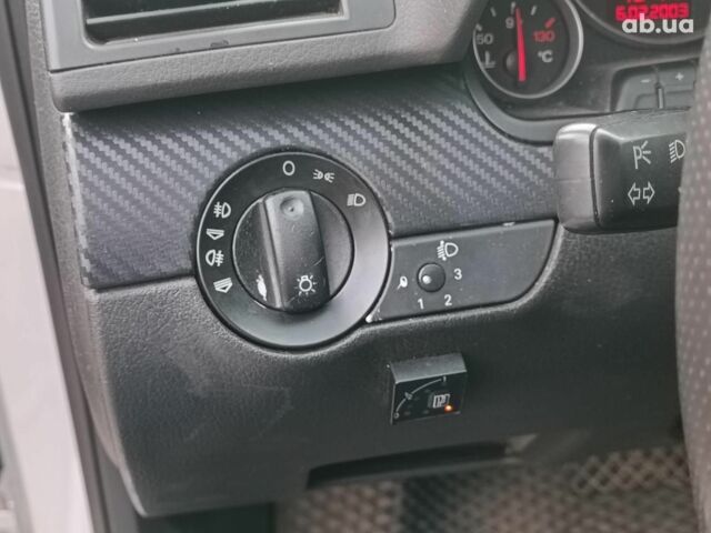 Сірий Ауді А4, об'ємом двигуна 2.4 л та пробігом 282 тис. км за 5390 $, фото 22 на Automoto.ua