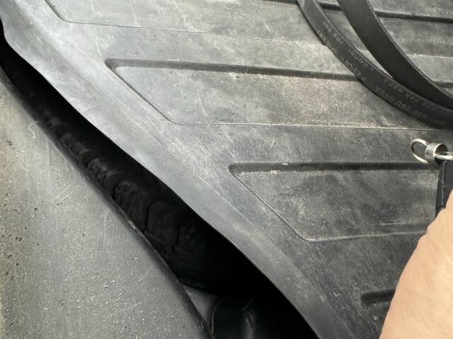 Сірий Ауді А4, об'ємом двигуна 1.9 л та пробігом 502 тис. км за 3033 $, фото 11 на Automoto.ua