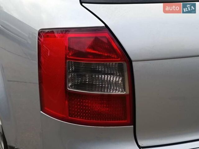 Сірий Ауді А4, об'ємом двигуна 2.4 л та пробігом 282 тис. км за 5390 $, фото 10 на Automoto.ua
