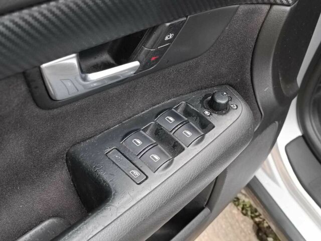 Сірий Ауді А4, об'ємом двигуна 2.4 л та пробігом 282 тис. км за 5390 $, фото 21 на Automoto.ua