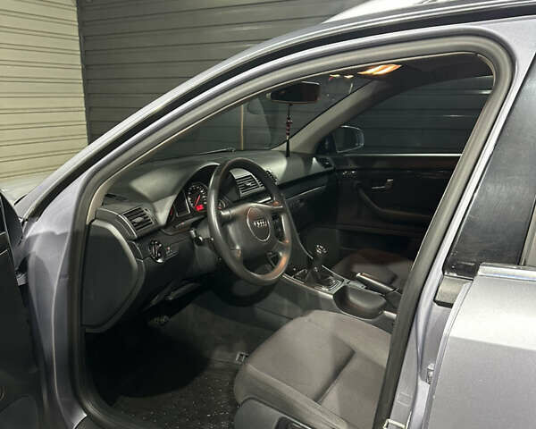 Сірий Ауді А4, об'ємом двигуна 1.78 л та пробігом 277 тис. км за 6000 $, фото 24 на Automoto.ua