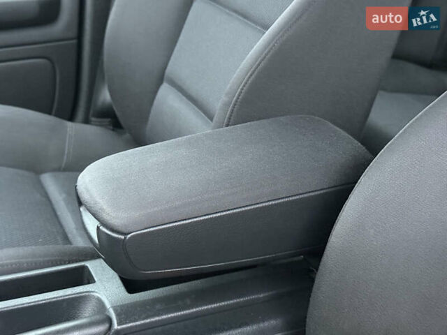 Сірий Ауді А4, об'ємом двигуна 1.8 л та пробігом 211 тис. км за 5900 $, фото 23 на Automoto.ua