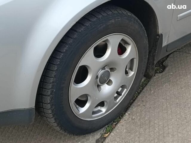 Сірий Ауді А4, об'ємом двигуна 2.4 л та пробігом 282 тис. км за 5390 $, фото 5 на Automoto.ua