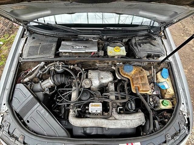 Сірий Ауді А4, об'ємом двигуна 2.5 л та пробігом 468 тис. км за 4600 $, фото 4 на Automoto.ua