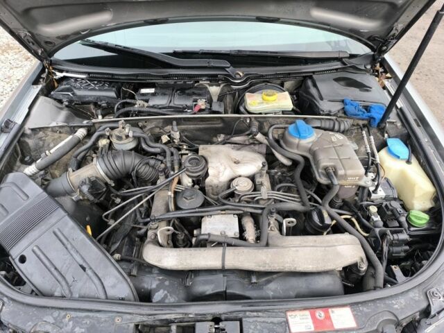 Серый Ауди А4, объемом двигателя 2 л и пробегом 400 тыс. км за 1900 $, фото 7 на Automoto.ua