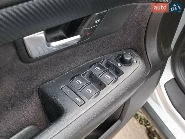 Сірий Ауді А4, об'ємом двигуна 2.4 л та пробігом 282 тис. км за 5390 $, фото 21 на Automoto.ua