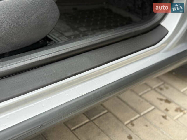 Сірий Ауді А4, об'ємом двигуна 1.98 л та пробігом 210 тис. км за 5000 $, фото 43 на Automoto.ua