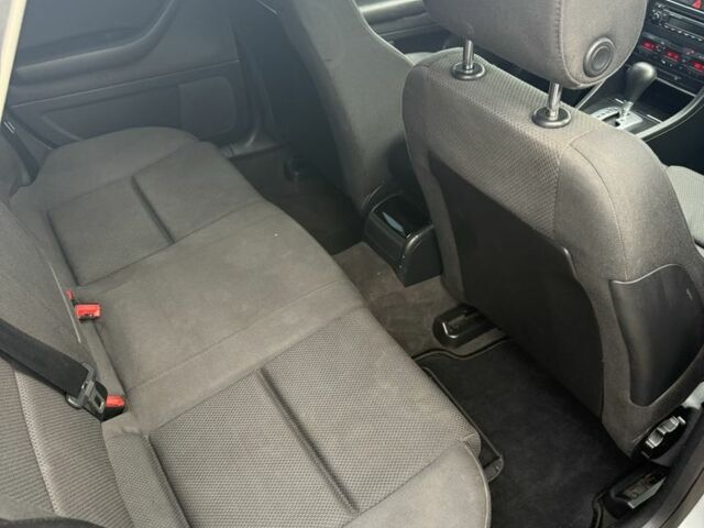 Сірий Ауді А4, об'ємом двигуна 2.5 л та пробігом 300 тис. км за 3100 $, фото 7 на Automoto.ua