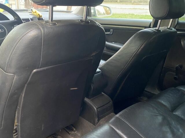 Серый Ауди А4, объемом двигателя 1.8 л и пробегом 356 тыс. км за 2150 $, фото 10 на Automoto.ua